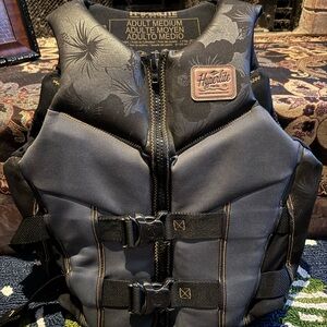 Hyperlite Men's Gray and Black Life Vest